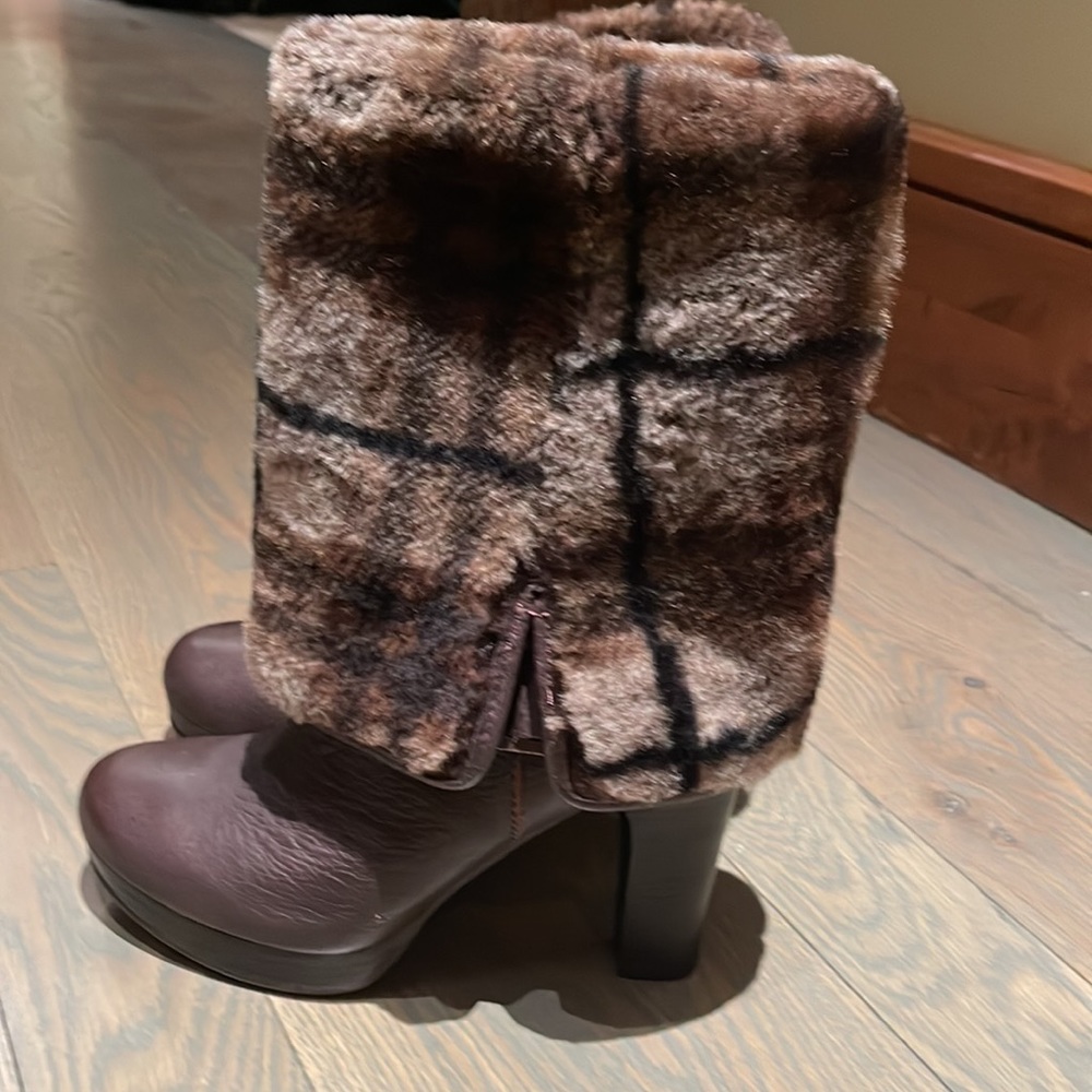 Ugg Australia Savoie Brown Leather Fold Down Platform Heeled Boots size 7